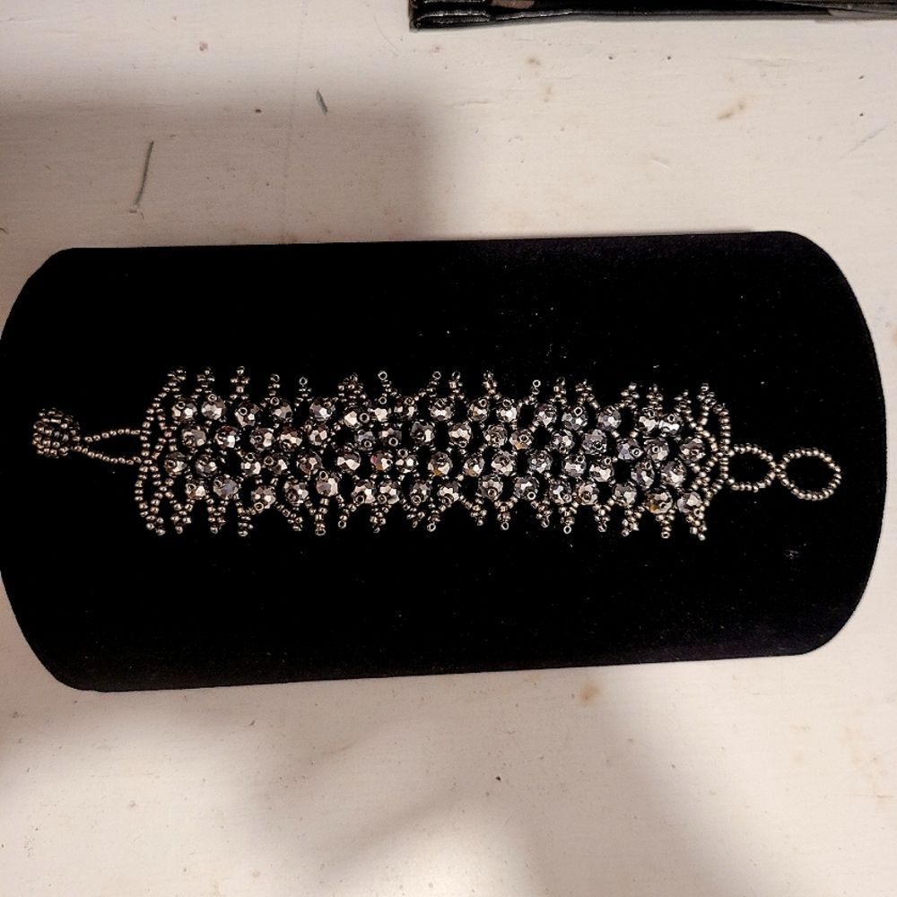 Beaded & Faceted Stretch Bracelet-EUC